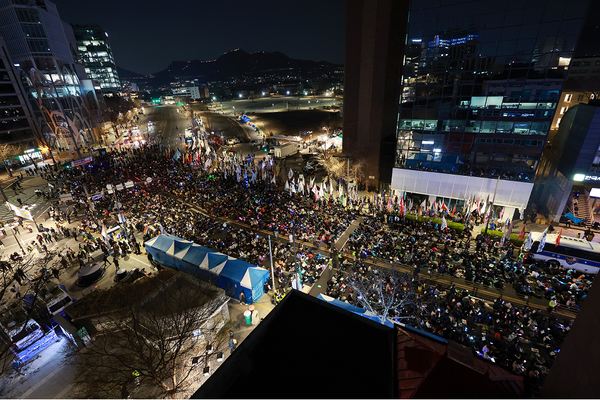 1일 서울 종로구 안국역 인근 율곡로에서 윤석열 즉각 퇴진·사회대개혁&nbsp;비상행동&nbsp;주최로 24시간 철야 집중행동이 열리고 있다. [사진=연합뉴스]