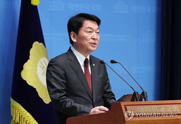 국민의힘 대선 경선 후보인 안철수 의원이 20일 서울 여의도 국회에서 현안관련 기자회견을 하고 있다. [사진=연합뉴스]