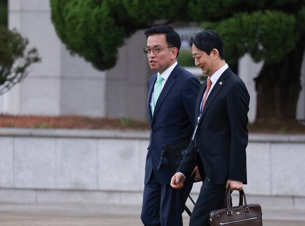 최상목 부총리(왼쪽)와 안덕근 산자부 장관 [사진=연합뉴스]