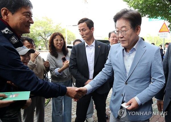 이재명 더불어민주당 경선 후보의 '사법리스크'가 다시 살아나는 모습이다 [사진=연합뉴스]