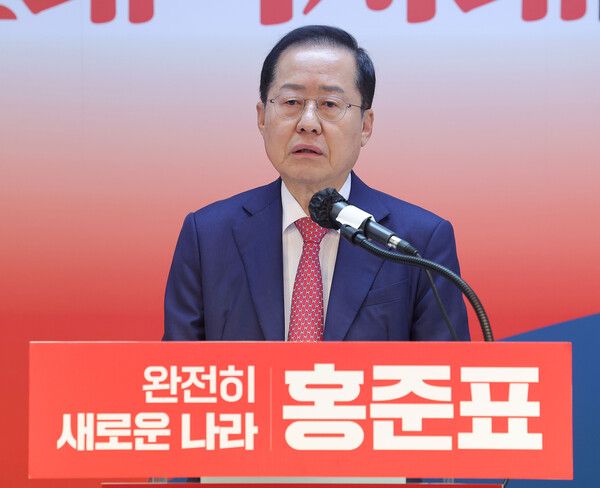 국민의힘&nbsp;홍준표&nbsp;대선 경선 후보가 24일 서울 여의도 대하빌딩 캠프 사무실에서 대선 관련 긴급 기자회견을 하고 있다. [사진=연합뉴스]