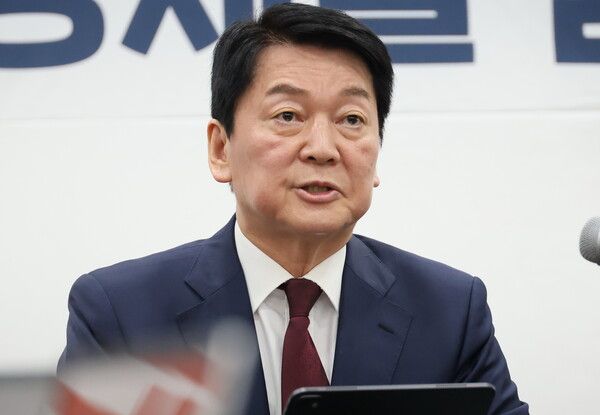 &nbsp;안철수 국민의힘 대선경선 예비후보는&nbsp; 25일 라디오에 출연해 “한덕수 대행이 출마한다면 빅텐트로 힘을 모아 함께 반이재명 전선을 구축해야 된다고 생각한다”고 말했다. [사진=연합뉴스]