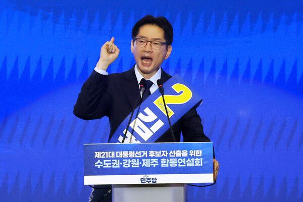 더불어민주당&nbsp;김경수 대선 경선 후보가 27일 경기 고양시 킨텍스에서 열린 '제21대 대통령선거 후보자 선출을 위한 수도권·강원·제주 경선 및 최종 후보자 선출 대회'에서 정견 발표를 하고 있다. [사진=연합뉴스]