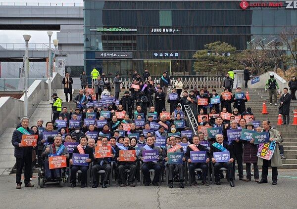 제7공화국을 열기 위한 개헌 운동에 열정을 쏟고 있는 정대철 대한민국 헌정회장.