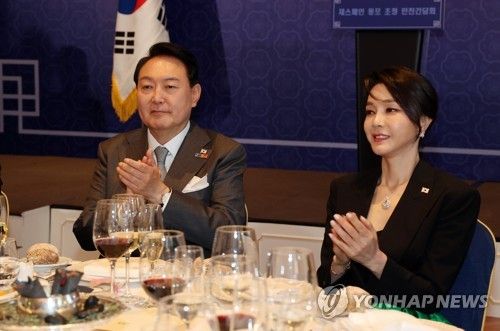 6천만원 다이아 목걸이 착용한 김건희 [사진=연합뉴스]