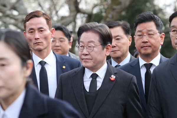 3일 오전 제주시 봉개동 제주4·3평화공원에서 열린 제77주년 제주4·3 희생자 추념식에서 더불어민주당&nbsp;이재명&nbsp;대표가 입장하고 있다. [사진=연합뉴스]