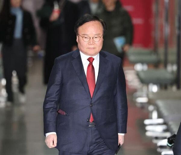 &nbsp;김문수 캠프의 미디어총괄본부장을 맡은 김재원 전 국민의힘 최고위원은 30일 라디오에 출연해 “한덕수 대행과 단일화 절차와 방식을 논하는 것은 의미도 없고 바람직하지도 않다, 국민의힘 최종 후보는 김문수”라고 말했다. [사진=연합뉴스]