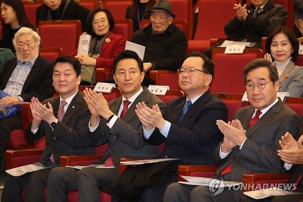 지난 3월&nbsp;'분권형 권력구조 개헌 대토론회' 참석자들 [사진=연합뉴스]