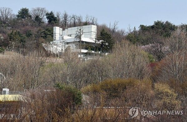 윤석열 전 대통령이 3일째 관저에 머물면서 관저 정치를 이어가고 있다 [사진=연합뉴스]