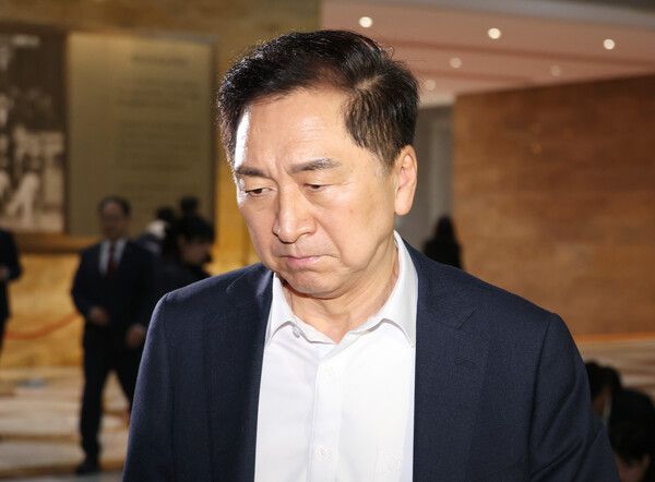 국민의힘&nbsp;김기현&nbsp;의원이 헌재의 윤석열 대통령 탄핵 인용이 발표된 4일 서울 여의도 국회에서 열린 긴급 의원총회에 참석하고 있다. [사진=연합뉴스]