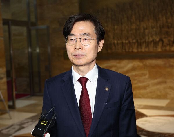 조경태 의원은 탄핵된 윤석열 전 대통령과 절연해야 선거에서도 승리할 수 있을 것으로 전망했다. [사진=연합뉴스]