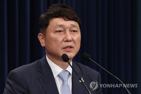 최재성 전 청와대 정무수석은 8일 라디오에 출연해&nbsp; 대선과 개헌 국민투표 동시 실시는 어려울 것으로 전망했다. [사진=연합뉴스]