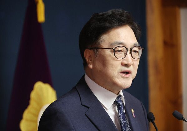 우원식&nbsp;국회의장이 6일 서울 여의도 국회 사랑재에서&nbsp;개헌&nbsp;관련 기자회견을 하고 있다. [사진=연합뉴스]