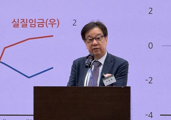 조동철 KDI 원장은 9일 오전 서울 여의도 국회 의원회관에서 열린 폴리뉴스·상생과통일포럼 제24차 경제산업포럼 기조발제를 통해 “위기 극복 위해 단기 처방 아닌 구조 개혁이 필요하다 ”고 말했다. [사진=폴리뉴스]