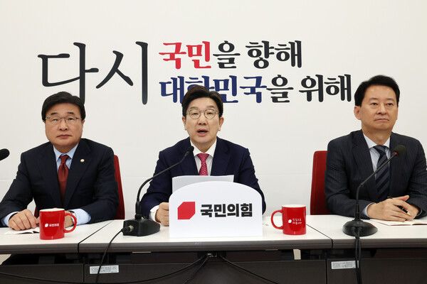 국민의힘&nbsp;권성동&nbsp;원내대표가 9일 서울 여의도 국회에서 21대 대선과 관련해 기자간담회를 하고 있다. [사진=연합뉴스]