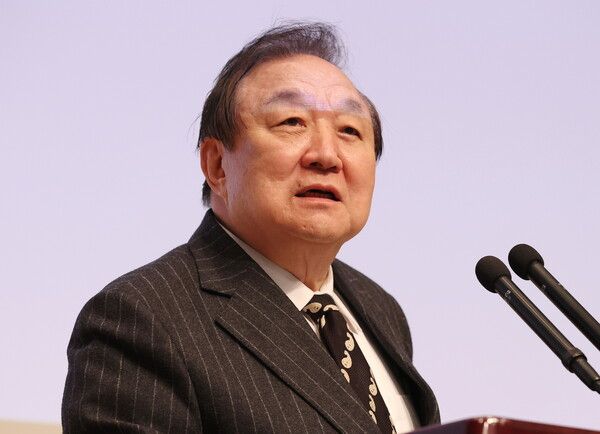 정대철 대한민국헌정회장은 1일 라디오에 출연해 “한덕수 대행과 통화하면서&nbsp; 당신한테 운이 오는 것 같으니 너무 안 한다는 소리는 하지 말고 가만 두고 보라는 정도의 말을 전했다”고 말했다. [사진=연합뉴스]