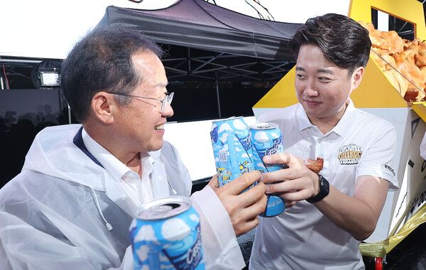 이준석 개혁신당 후보와 홍준표 전 대구시장이 2023년 열린 '2023 대구치맥페스티벌' 개막식에 참석한 모습. [사진=연합뉴스]