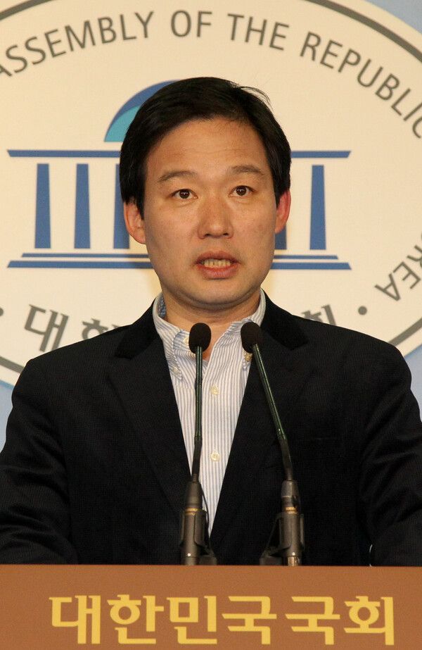 친한동훈계 신지호 국민의힘 전 의원은 13일 라디오에 출연해 한동훈 국민의힘 전 대표의 김문수 선대위 합류에 대해 “김 후보에게 세 가지 조건을 요구했는데 답이 없다”며 부정적으로 답했다. [사진=연합뉴스]