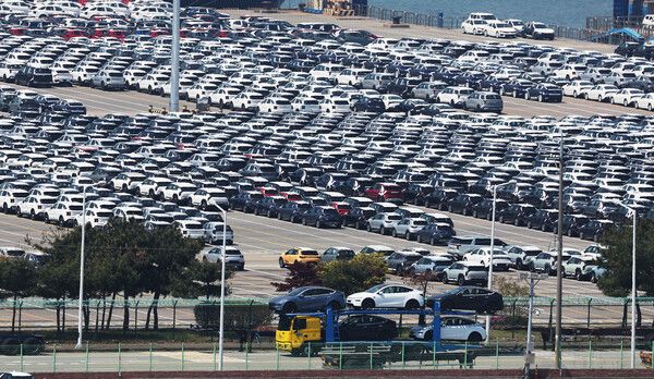 평택항에서 수출 선적을 기다리는 한국산 자동차 [사진=연합뉴스]