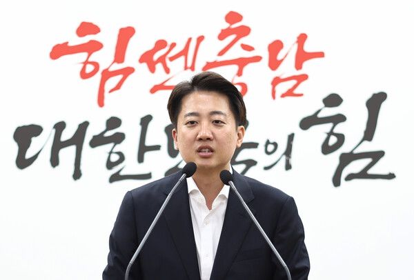 이준석 개혁신당 후보는 18일로 예정된 1차 토론에서 '경제학'과 '컴퓨터학' 등 자신의 전공 분야를 강조하며 경제를 살릴 방안을 제시할 계획이다. [사진=연합뉴스]