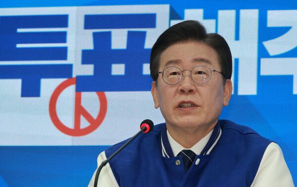 재외국민 투표 시작 첫 날인 20일 대선 주자들 중에는 이재명 민주당 후보만이 재외국민의 투표를 독려했다. [사진=연합뉴스]