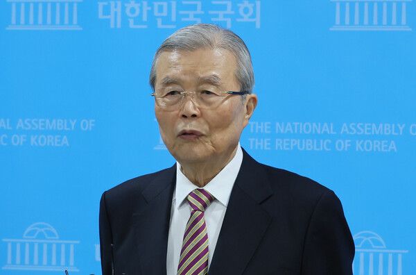김종인 전 국민의힘 비상대책위원장은 6·3대선 득표율과 관련해 이재명 더불어민주당 대선 후보가 2012년 박근혜 전 대통령의 득표율인 51.55% 수준으로 당선될 것으로 예측했다. [사진=연합뉴스]