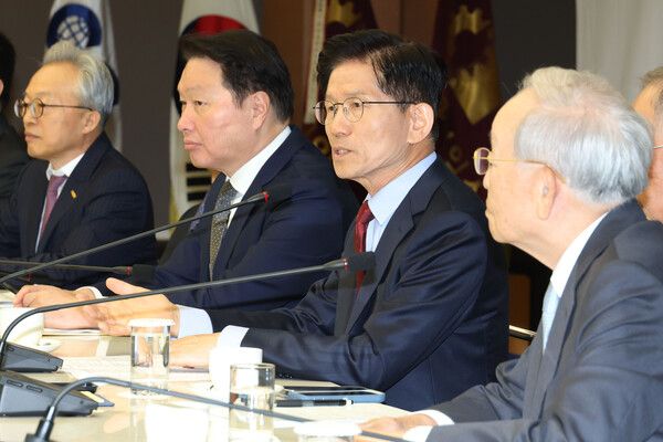 국민의힘&nbsp;김문수&nbsp;대선 후보가 22일 서울 중구 대한상공회의소에서 열린&nbsp;경제&nbsp;5단체장 간담회에서 인사말을 하고 있다. [사진=연합뉴스]