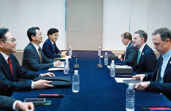 안덕근 산업통상자원부 장관이 지난 16일 제주 서귀포시 제주국제컨벤션센터(ICC)에서 제이미슨 그리어 미국 무역대표부 대표와 면담하고 있다. [사진=연합뉴스]