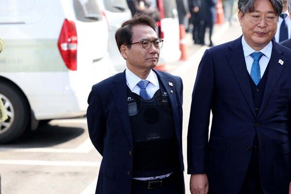 &nbsp;박선원 더불어민주당 의원(왼쪽)은 29일 라디오에 출연해 