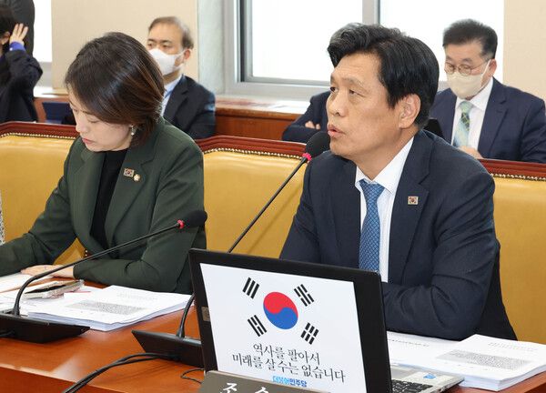 조승래 민주당 중앙선대위 수석대변인은 29일 오전에 열린 브리핑 직후 기자들과 만나 