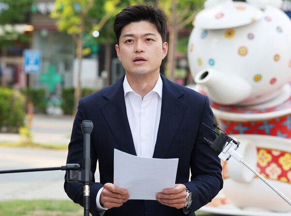 국민의힘&nbsp;김용태&nbsp;비상대책위원장이 30일 경기도 화성시 동탄역 인근에서 사전투표 관련 기자회견을 하고 있다. [사진=연합뉴스]