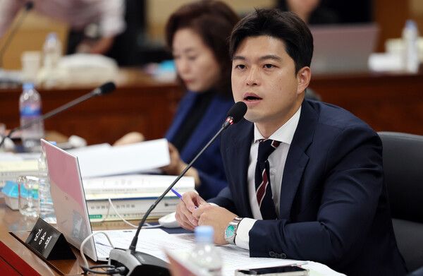 친한계 김용태 국민의힘 비상대책위원은 6일 라디오에 출연해 “당 후보로 한덕수를 미는 것은 아니지만 김문수 후보가 단일화 의사가 없는 것 아니냐는 부분에 대한 오해를 풀려면 후보가 직접 단일화 로드맵을 제시해야 한다”고 말했다. [사진=연합뉴스]