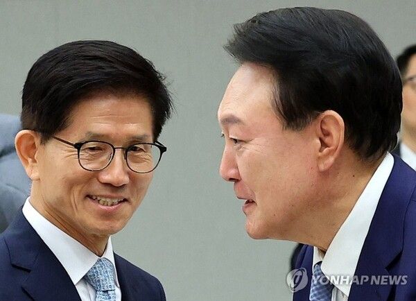 윤석열 전 대통령이 김문수 국민의힘 대통령 후보에게 표를 몰아달라고 호소했다 [사진=연합뉴스]