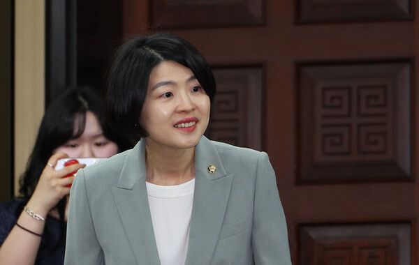 친한동훈계인 한지아 국민의힘 의원은 11일 라디오에 출연해 차기 당대표 선거에 김문수 전 고용노동부 장관의 한동훈 전 국민의힘 대표가 출마하게 된다면 