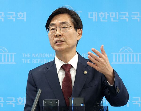 국민의힘 최다선인 6선 조경태 의원(부산 사하을)도 원내대표 출마의사를 분명히 밝히지는 않았지만 고심 중인 모습을 보였다. [사진=연합뉴스]