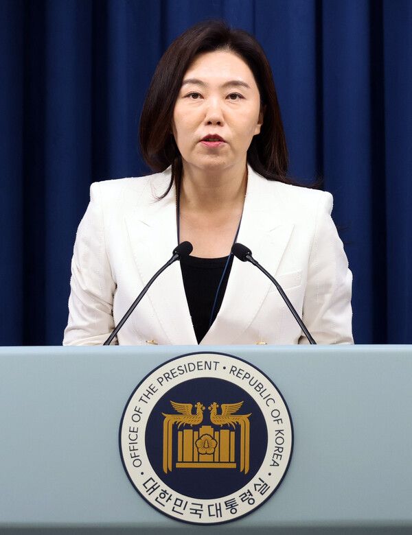 강유정&nbsp;대통령실 대변인이 12일 용산 대통령실에서 현안 관련 설명을 하고 있다. [사진=연합뉴스]