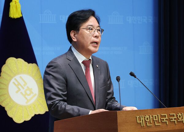 국민의힘&nbsp;송언석 의원이 12일 서울 여의도 국회 소통관에서&nbsp;원내대표&nbsp;출마 선언을 하고 있다. [사진=연합뉴스]