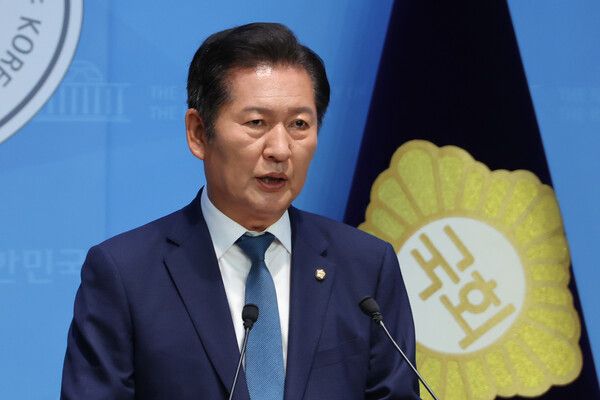 불어민주당&nbsp;정청래&nbsp;의원이 15일 서울 여의도 국회 소통관에서 당대표 출마 기자회견을 하고 있다. [사진=연합뉴스]