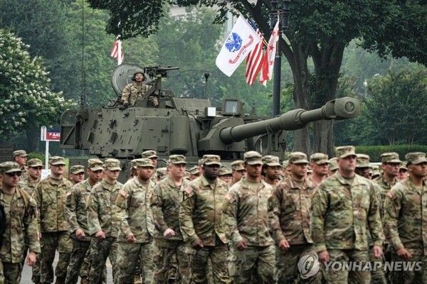 트럼프 대통령 생일에 진행된 미 육군 창설 250주년 열병식 [사진=UPI=연합뉴스]