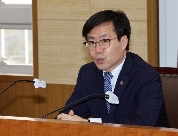 산업통상자원부 여한구 통상교섭본부장이 16일 정부세종청사 산업부 대회의실에서 대미 협상 TF 킥오프 회의를 주재하고 있다. /연합뉴스