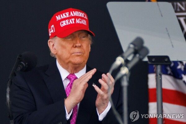 이번 사태를 마무리 지을 카드는 도널드 트럼프 미국 대통령 손에 쥐어졌다 [사진=로이터=연합뉴스]