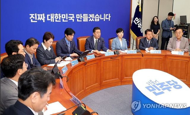 16일 열린 더불어민주당 최고위원회의. 김병기 신임 원내대표가 참석한 첫 최고위원회의를 가졌다. [사진=연합뉴스]