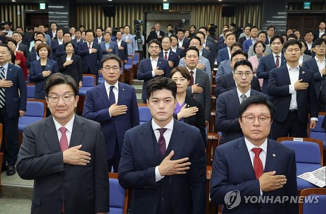 16일 열린 국민의힘 의원총회. 이날 국민의힘은 송언석 신임 원내대표를 선출했다. [사진=연합뉴스]
