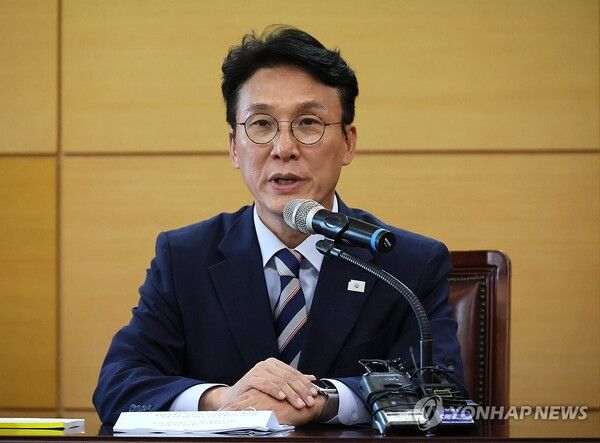 김민석 국무총리 후보자가 16일 서울 종로구 통의동 금융감독연수원에 마련된 청문회 준비단 사무실에서 열린 경제·민생분야 부처 업무보고에서 발언하고 있다. [사진=연합뉴스]