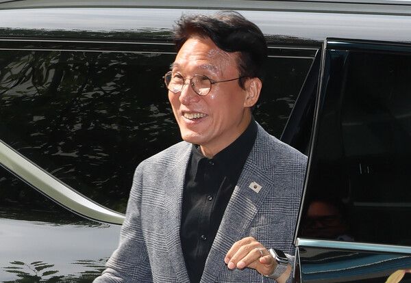 김민석&nbsp;국무총리 후보자가 18일 서울 종로구 통의동 금융감독연수원에 마련된 청문회 준비단 사무실로 출근하고 있다. [사진=연합뉴스]