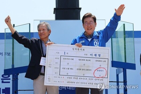 은사와 함께 한 이재명 후보 [사진=연합뉴스]