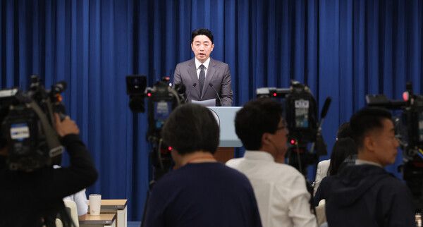 강훈식&nbsp;대통령 비서실장이 23일 용산 대통령실에서 장관 후보자 지명 관련 브리핑을 하고 있다. [사진=연합뉴스]