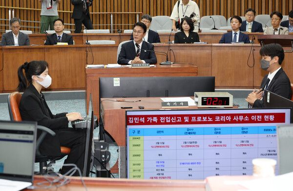 김민석&nbsp;국무총리 후보자가 25일 서울 여의도 국회에서 열린 인사청문회에서 의원질의에 답변하고 있다. [사진=연합뉴스]