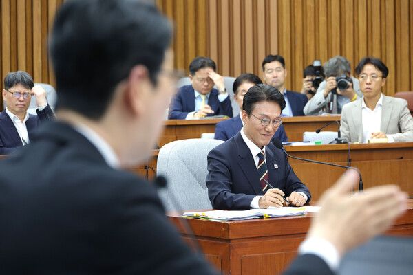 김민석 국무총리 후보자가 25일 서울 여의도 국회에서 열린 인사청문회에 출석해 국민의힘 주진우 의원의 질의를 받고 있다. [사진=연합뉴스]