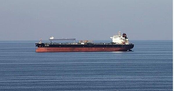 호르무즈 해협의 유조선 [사진=로이터/연합뉴스]